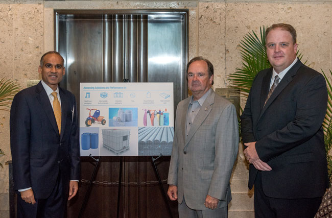 Bob Patel celebrates the groundbreaking of the Hyperzone PE plant at the San Jacinto Monument with guests Mayor Louis Rigby and Chris Cain. (L-R: LyondellBasell CEO Bob Patel; La Porte Mayor Louis R. Rigby and LyondellBasell’s La Porte Complex Plant Manager Chris Cain.)